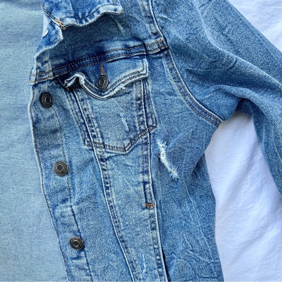 Kensie Jeans Vintage Luxe Distressed Jean Jacket - Picture 4 of 6